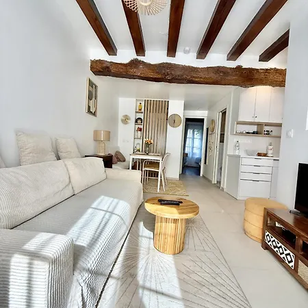 Апартаменты Center Near Notre Dame 2 Bedrooms With Balcony