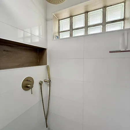 Апартаменты Center Near Notre Dame 2 Bedrooms With Balcony Париж