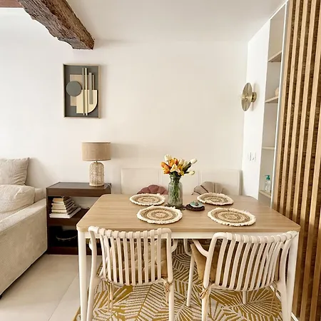 Center Near Notre Dame 2 Bedrooms With Balcony Апартаменты *