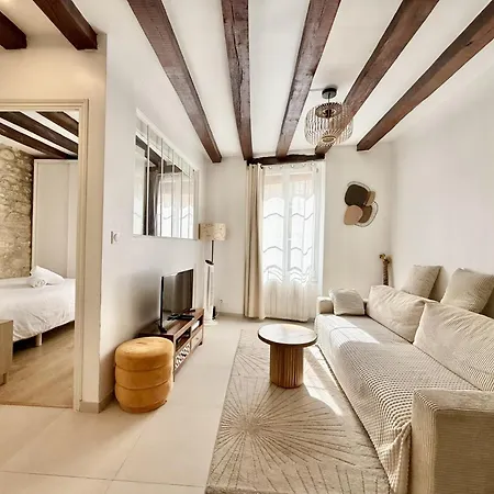 Center Near Notre Dame 2 Bedrooms With Balcony Париж