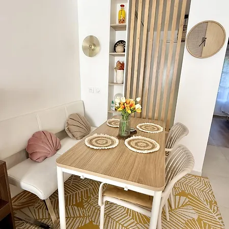 Апартаменты Center Near Notre Dame 2 Bedrooms With Balcony