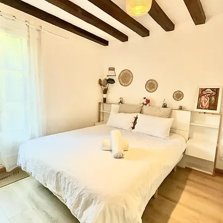 Апартаменты Center Near Notre Dame 2 Bedrooms With Balcony *