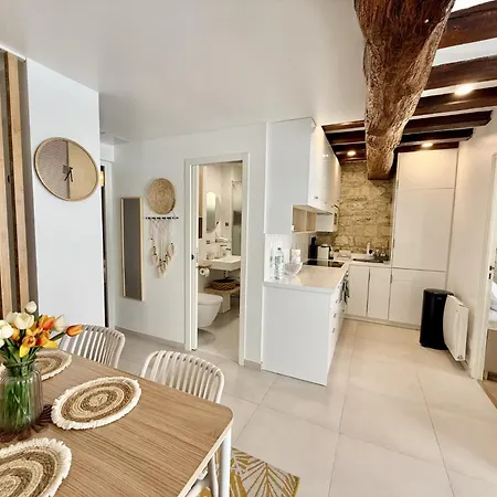 Center Near Notre Dame 2 Bedrooms With Balcony Апартаменты Париж