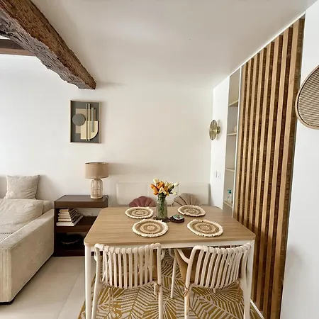 Center Near Notre Dame 2 Bedrooms With Balcony *