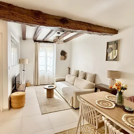 Center Near Notre Dame 2 Bedrooms With Balcony Париж