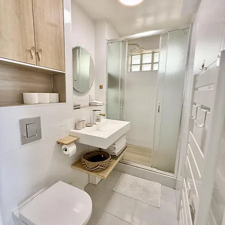 Center Near Notre Dame 2 Bedrooms With Balcony Апартаменты