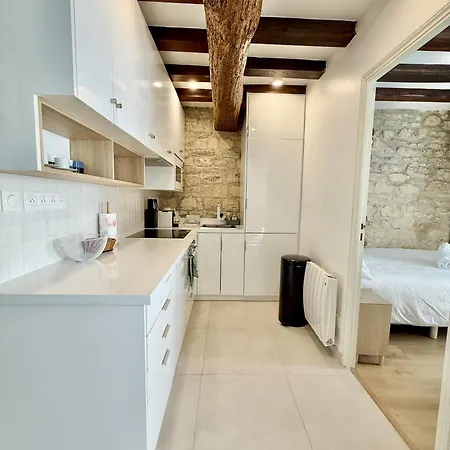 Center Near Notre Dame 2 Bedrooms With Balcony Апартаменты *