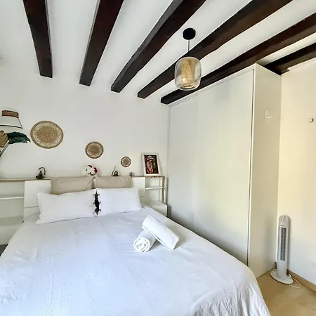 Center Near Notre Dame 2 Bedrooms With Balcony *