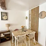 Center Near Notre Dame 2 Bedrooms With Balcony פריז