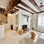 Center Near Notre Dame 2 Bedrooms With Balcony *
