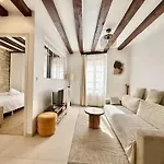 Center Near Notre Dame 2 Bedrooms With Balcony פריז