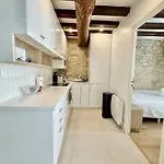 Center Near Notre Dame 2 Bedrooms With Balcony דירה *